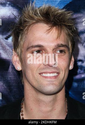 Los Angeles, Usa. 05.. November 2022. (DATEI) Aaron Carter tot um 34 Uhr. Aaron Carter, ein ehemaliger Kinderpoppsänger und jüngerer Bruder von Nick Carter von Backstreet Boys, wurde am 5. November 2022 tot aufgefunden. LOS ANGELES, KALIFORNIEN, USA - 16. APRIL: Der amerikanische Rapper, Sänger und Schauspieler Aaron Carter (Aaron Charles Carter) kommt bei der Los Angeles Premiere von „A Haunted House 2“ von Open Road Films in Regal Cinemas L.A. an Live am 16. April 2014 in Los Angeles, California, USA. (Foto von Xavier Collin/Image Press Agency) Quelle: Image Press Agency/Alamy Live News Stockfoto