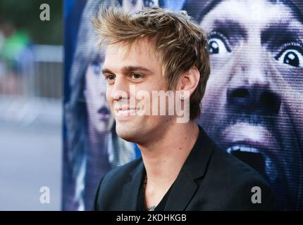 Los Angeles, Usa. 05.. November 2022. (DATEI) Aaron Carter tot um 34 Uhr. Aaron Carter, ein ehemaliger Kinderpoppsänger und jüngerer Bruder von Nick Carter von Backstreet Boys, wurde am 5. November 2022 tot aufgefunden. LOS ANGELES, KALIFORNIEN, USA - 16. APRIL: Der amerikanische Rapper, Sänger und Schauspieler Aaron Carter (Aaron Charles Carter) kommt bei der Los Angeles Premiere von „A Haunted House 2“ von Open Road Films in Regal Cinemas L.A. an Live am 16. April 2014 in Los Angeles, California, USA. (Foto von Xavier Collin/Image Press Agency) Quelle: Image Press Agency/Alamy Live News Stockfoto
