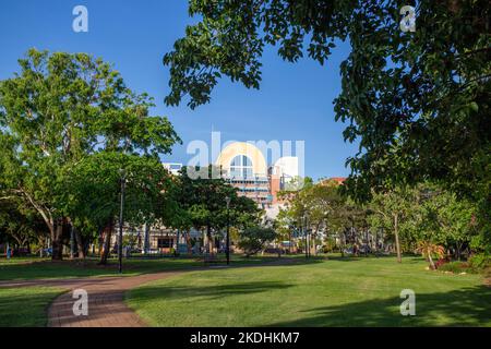 Der Bicentennial Park, auch Esplanade genannt, ist eine große Parklandschaft im Stadtzentrum von Darwin. Stockfoto