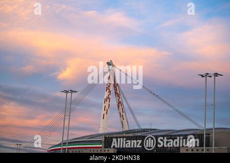 Turin, Italien. 06. November 2022. Die Gesamtansicht des Allianz Stadions ist vor dem Fußballspiel der Serie A zwischen Juventus FC und FC Internazionale zu sehen. Kredit: Nicolò Campo/Alamy Live Nachrichten Stockfoto