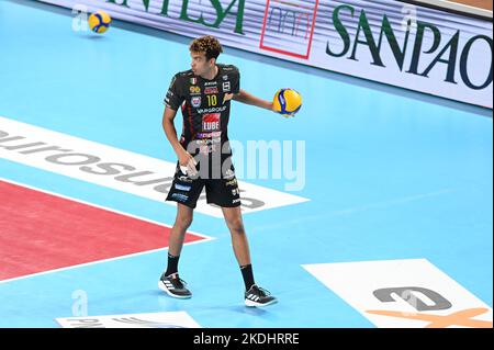 Eurosuole Forum, Civitanova Marche, Italien, 06. November 2022, Barthelemy Chinenyeze #10 (Cucine Lube Civitanova) während der Cucine Lube Civitanova gegen WithU Verona - Volleyball Italienische Serie A Männer Superliga Meisterschaft Stockfoto