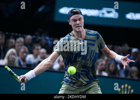 Paris, Frankreich. 06.. November 2022. Holger Rune aus Dänemark beim Rolex Paris Masters, ATP Masters 1000 Tennisturnier, am 6. November 2022 in der Accor Arena in Paris, Frankreich. Foto von Victor Joly/ABACAPRESS.COM Quelle: Victor Joly/Alamy Live News Stockfoto