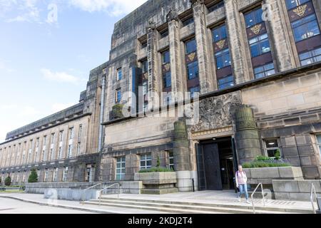 Edinburgh Stadtzentrum St Andrews House Gebäude, Sitz der schottischen Regierung, Modell veröffentlicht mittleren Alters Frau Besucher, Edinburgh, Schottland Stockfoto