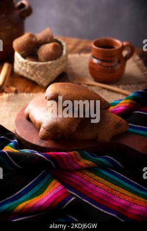 Puerquitos de Piloncillo. Auch Cochinitos, Cerditos oder Chichimbres genannt. Traditionelles mexikanisches süßes Brot mit Schweineform, in der Regel mit Topfcoff gegessen Stockfoto