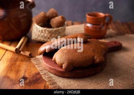 Puerquitos de Piloncillo. Auch Cochinitos, Cerditos oder Chichimbres genannt. Traditionelles mexikanisches süßes Brot mit Schweineform, in der Regel mit Topfcoff gegessen Stockfoto