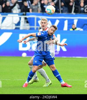 Karlsruher SC 2. Liga locker gegen Holstein Kiel, Verletzung Ambrosius WM-aus BBBank Wildparkstadion Karlsruhe 5 Novem Stockfoto