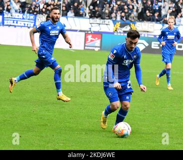 Karlsruher SC 2. Liga locker gegen Holstein Kiel, Verletzung Ambrosius WM-aus BBBank Wildparkstadion Karlsruhe 5 Novem Stockfoto