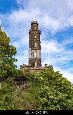 Nelson Monument auf dem Calton Hill in Edinburgh, erbaut im 19.. Jahrhundert zum Gedenken an den Sieg von Nelson in der Schlacht von Trafalgar, Schottland, Großbritannien Stockfoto