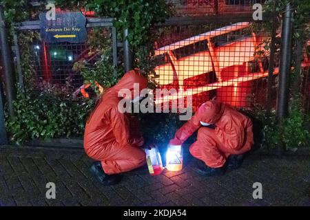 REDAKTIONELLE VERWENDUNG NUR die Phalanx, Figuren, die mit der Nemesis-Achterbahn in den Alton Towers in Staffordshire verbunden sind, beginnen den Prozess der Schließung der Fahrt für eine Umgestaltung bis 2024. Bilddatum: Sonntag, 6. November 2022. Stockfoto