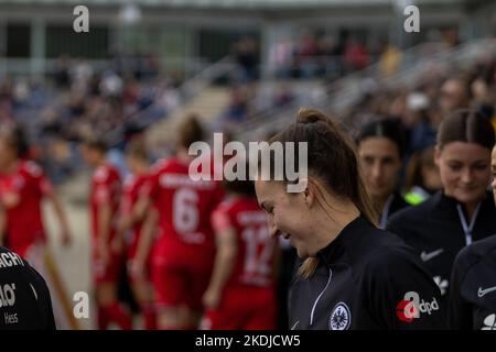 Frankfurt, Deutschland. 06.. November 2022. ; FLYERALARM Frauen-Bundesliga Spiel - Eintracht Frankfurt gegen 1.FC Köln am 06.11.2022 in Frankfurt (Stadion am Brentanobad, Frankfurt, Deutschland) - DFB/DFL-VORSCHRIFTEN VERBIETEN DIE VERWENDUNG VON FOTOS ALS BILDSEQUENZEN UND/ODER QUASI-VIDEO - Credit: Tim Bruenjes/Alamy Credit: Tim Brünjes/Alamy Live News Stockfoto