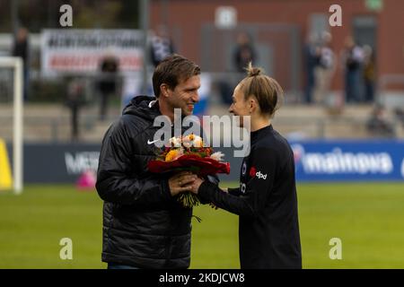 Frankfurt, Deutschland. 06.. November 2022. Sophia Kleinherne (Eintracht Frankfurt, 4) ; FLYERALARM Frauen-Bundesliga Spiel - Eintracht Frankfurt gegen 1.FC Köln am 06.11.2022 in Frankfurt (Stadion am Brentanobad, Frankfurt, Deutschland) - die DFB/DFL-VORSCHRIFTEN VERBIETEN DIE VERWENDUNG VON FOTOGRAFIEN ALS BILDSEQUENZEN UND/ODER QUASI-VIDEO - Credit: Tim Bruenjes/Alamy Live News Stockfoto