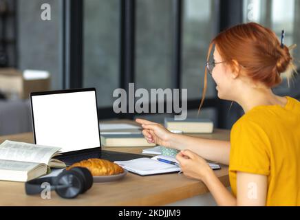 Fernarbeit zu Hause, Briefing, Online-Meeting-Konzept Stockfoto