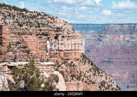 Man Traveler Mit Blick Auf Den Majestic Grand Canyon National Park Stockfoto