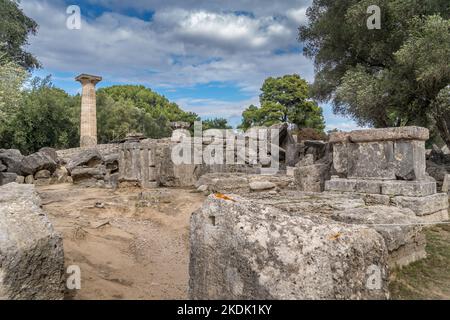 Blick aus der Vogelperspektive auf den Archäologiepark Olympia in Griechenland, wo die antiken Olympischen Spiele stattfanden Stockfoto