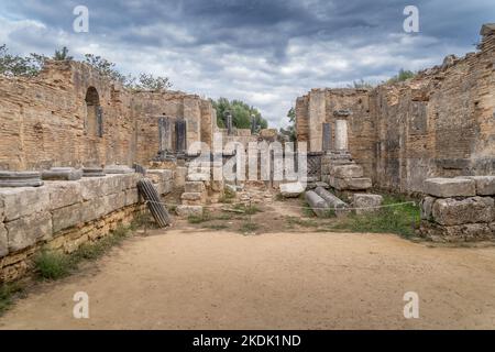 Blick aus der Vogelperspektive auf den Archäologiepark Olympia in Griechenland, wo die antiken Olympischen Spiele stattfanden Stockfoto