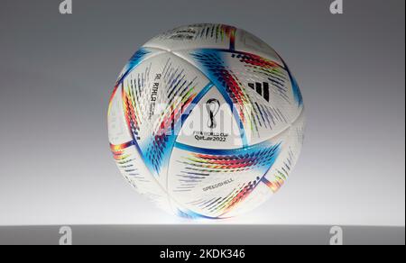 Dulmen, Deutschland. 24. Mai, 2022. firo: 05/24/2022 Fußball, FIFA World Cup 2022 World Cup, World Cup Adidas 2022 Weltcup-Ball wird 'Al Rihla' Matchball World Cup Cut-out, Studio Credit: dpa/Alamy Live News Stockfoto
