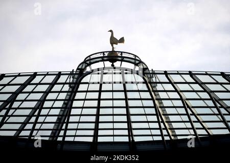 Aktenfoto vom 22-12-2019 des Tottenham Hotspur-Kamms im Tottenham Hotspur Stadium, London. Tottenham wurde in den letzten 16 der Champions League gegen den AC Mailand gezogen. Ausgabedatum: Montag, 7. November 2022. Stockfoto