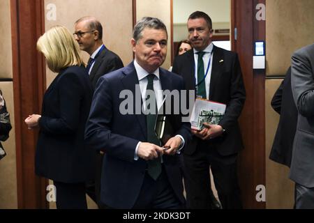 Brüssel, Belgien. 07.. November 2022. Der irische Finanzminister Paschal Donohoe kommt am 7. November 2022 zu einem Treffen des makroökonomischen Dialogs mit den europäischen Sozialpartnern in Brüssel, Belgien, nach Brüssel. Kredit: ALEXANDROS MICHAILIDIS/Alamy Live Nachrichten Stockfoto