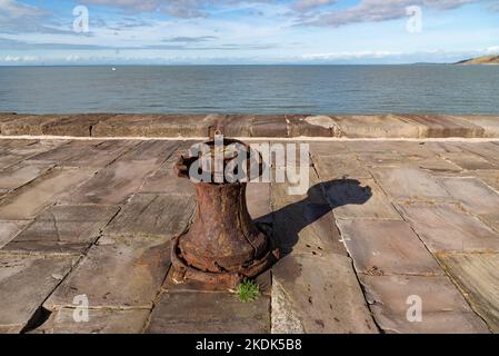 Ein rostiger Captan, North Pier, Whitehaven, Cumbria, Großbritannien Stockfoto