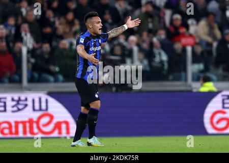 Turin, Italien. 06.. November 2022. Lautaro Martinez vom FC Internazionale gesteht während des Fußballspiels der Serie A zwischen Juventus FC und FC Internazionale am 6. November 2022 in Turin, Italien. Quelle: Marco Canoniero/Alamy Live News Stockfoto