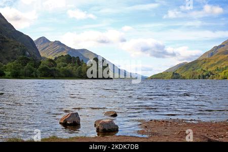 Blick auf den Kopf des Loch Shiel vom Jacobite Memorial in Glenfinnan, Lochaber, Highlands, Schottland. Stockfoto