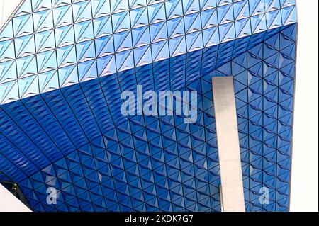 Toronto, Kanada - 5. November 2022: Architektonisches Detail des Studentenzentrums der Ryerson University. Es liegt in der Yonge St. im Stadtzentrum. Stockfoto