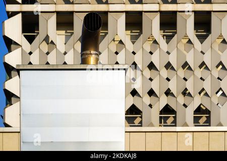 Fassade des Kaufhofs der Galerie Karstadt in Magdeburg. Stockfoto