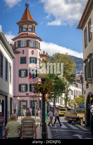 Blick auf die Straße rund um Funchal, Madeira, Portugal. Stockfoto