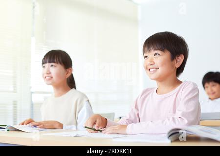 Japanische Kinder studieren Stockfoto