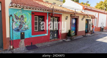 Wandkunst rund um die Straßen von Funchal, Madeira, Portugal. Stockfoto