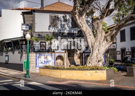 Blick auf die Straße rund um Funchal, Madeira, Portugal. Stockfoto