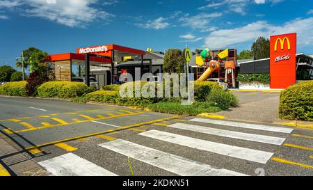 Gold Coast, Queensland, Australien - McDonald's-Restaurantgebäude in Harbour Town Stockfoto