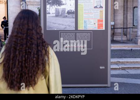 Rom, RM, Italien. 7.. November 2022. Eröffnung der Ausstellung ''die Mafia tötet, Schweigen als auch. Die Unsichtbaren, die von der Mafia und der Gleichgültigkeit getötet wurden“ auf der Piazza del Campidoglio in Rom (Bildquelle: © Matteo Nardone/Pacific Press via ZUMA Press Wire) Stockfoto