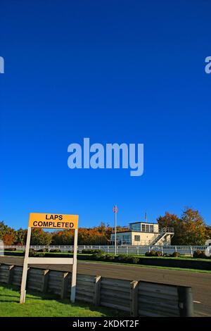 Goodwood Motor Circuit Runde Platine Stockfoto