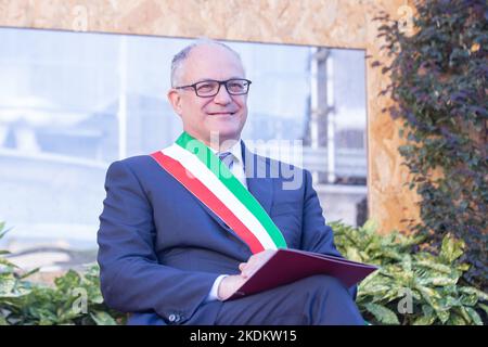 Rom, RM, Italien. 7.. November 2022. Roberto Gualtieri, Bürgermeister von Rom, nimmt an der Eröffnung der Ausstellung „Gli Invisibili“ auf der Piazza del Campidoglio in Rom Teil (Bild: © Matteo Nardone/Pacific Press via ZUMA Press Wire) Stockfoto