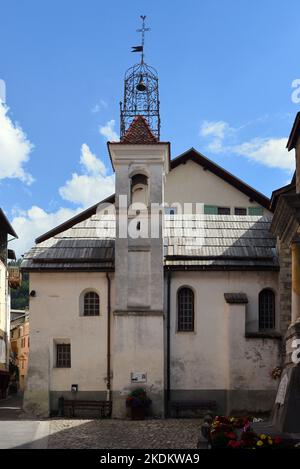 Glockenturm oder Glockenturm Kapelle oder Chapelle Notre Dame des Grâces im historischen Viertel oder der Altstadt von Colmars-les-Alpes Alpes-de-Haute-Provence Frankreich