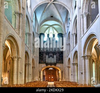 Die Pfeifenorgel der Abtei Saint-Étienne, auch bekannt als Abbaye aux hommes (Männerabtei), ist ein ehemaliges Benediktinerkloster in der französischen Stadt Stockfoto