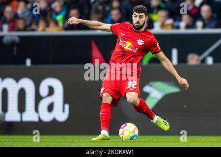 Sinsheim, Deutschland. 05.. November 2022. Fußball: Bundesliga, TSG 1899 Hoffenheim - RB Leipzig, Matchday 13, PreZero Arena. Leipziger Josko Gvardiol in Aktion. Kredit: Tom Weller/dpa - WICHTIGER HINWEIS: Gemäß den Anforderungen der DFL Deutsche Fußball Liga und des DFB Deutscher Fußball-Bund ist es untersagt, im Stadion und/oder vom Spiel aufgenommene Fotos in Form von Sequenzbildern und/oder videoähnlichen Fotoserien zu verwenden oder zu verwenden./dpa/Alamy Live News Stockfoto