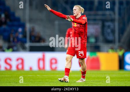 Sinsheim, Deutschland. 05.. November 2022. Fußball: Bundesliga, TSG 1899 Hoffenheim - RB Leipzig, Matchday 13, PreZero Arena. Der Leipziger Xaver Schlager gestikuliert. Kredit: Tom Weller/dpa - WICHTIGER HINWEIS: Gemäß den Anforderungen der DFL Deutsche Fußball Liga und des DFB Deutscher Fußball-Bund ist es untersagt, im Stadion und/oder vom Spiel aufgenommene Fotos in Form von Sequenzbildern und/oder videoähnlichen Fotoserien zu verwenden oder zu verwenden./dpa/Alamy Live News Stockfoto