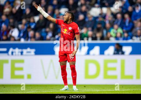 Sinsheim, Deutschland. 05.. November 2022. Fußball: Bundesliga, TSG 1899 Hoffenheim - RB Leipzig, Matchday 13, PreZero Arena. Die Gesten von Christopher Nkunku in Leipzig. Kredit: Tom Weller/dpa - WICHTIGER HINWEIS: Gemäß den Anforderungen der DFL Deutsche Fußball Liga und des DFB Deutscher Fußball-Bund ist es untersagt, im Stadion und/oder vom Spiel aufgenommene Fotos in Form von Sequenzbildern und/oder videoähnlichen Fotoserien zu verwenden oder zu verwenden./dpa/Alamy Live News Stockfoto