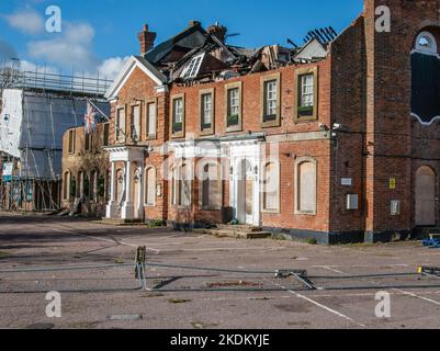 Brandschaden am 16. Century Kings Hotel, Stokenchurch, Buckinghamshire, England. Stockfoto