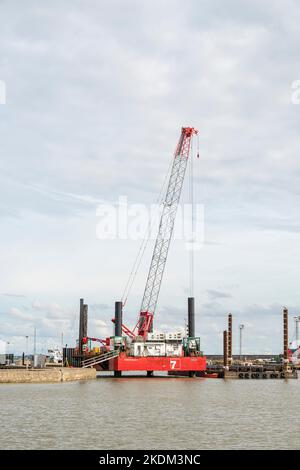 RCP-250 Modular Self Elevating Platform in Outer Harbour Lowestoft suffolk 2022 Stockfoto