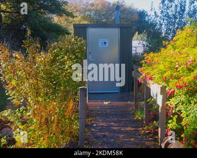 Guisborough Priory Grounds eine Kompostiertoilette, die mit Mitteln der National Lottery gebaut wurde Stockfoto