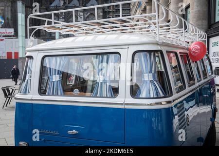 Volkswagen T2 der Vulkan-Eifel-Bahn, VW van, genannt Bulli, Köln, Deutschland. Volkswagen T2 der Vulkan-Eifel-Bahn Eisenbahngesellsch Stockfoto