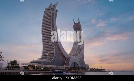 Lusail, Katar- Mai 15,2022: Die neue Entwicklungsstadt Lusail mit vielen neuen Türmen im Bau. Stockfoto