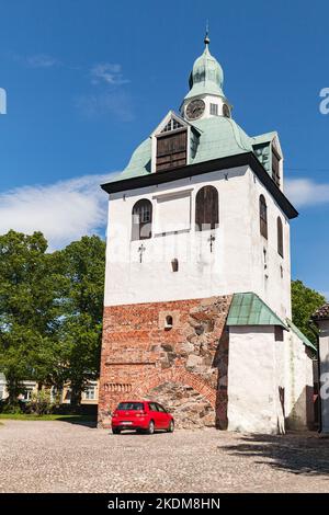 Porvoo, Finnland - 12. Juni 2015: Glockenturm der Kathedrale von Porvoo der Evangelisch-Lutherischen Kirche Finnlands in Porvoo. Es wurde im 15.. Jahrhundert erbaut Stockfoto