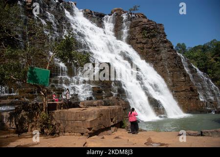 Der Wasserfall Tirathgarh befindet sich im Kanger Valley National Park. Eine weiße Kaskade, dies ist eine der wichtigsten Attraktionen von Jagdalpur Stockfoto