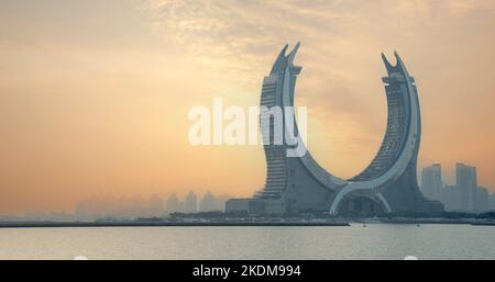 Lusail, Katar- Mai 15,2022: Die neue Entwicklungsstadt Lusail mit vielen neuen Türmen im Bau. Stockfoto