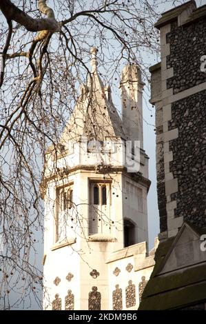 Tower, Chuch of St Bartholomew the Great, Clerkenwell, London - dies ist die älteste Kirche in London (12. Jahrhundert) und ursprünglich Teil eines Augustini Stockfoto