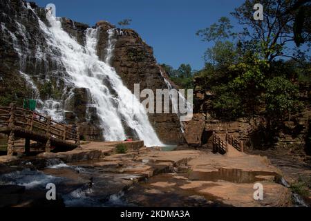 Der Wasserfall Tirathgarh befindet sich im Kanger Valley National Park. Eine weiße Kaskade, dies ist eine der wichtigsten Attraktionen von Jagdalpur Stockfoto